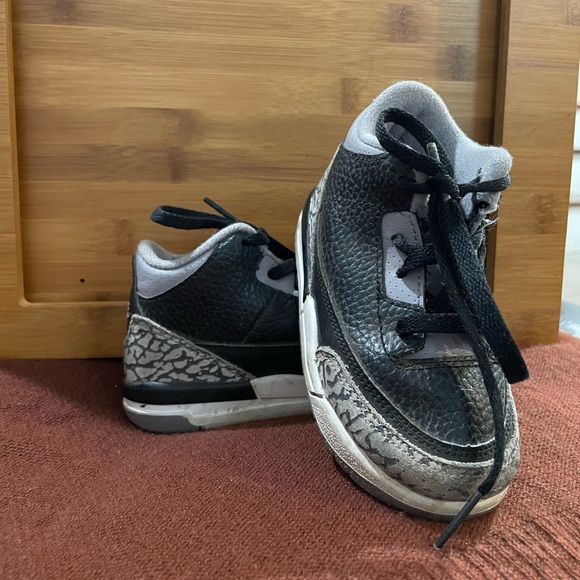 Nike Jordan Retro 3 - toddler size 7 - Picture 3 of 7